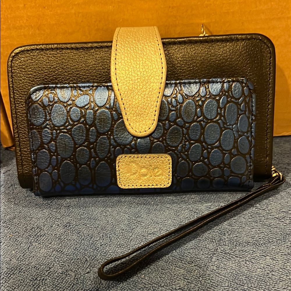 Piel Black and Blue Textured Wristlet